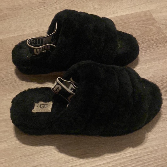 UGG Fluff Yea Slides - Picture 2 of 3
